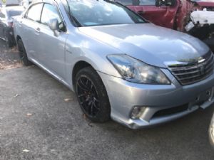 Toyota Crown GRS204