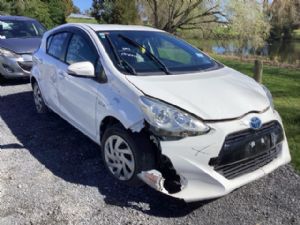 Toyota Aqua NHP10 2011-2015
