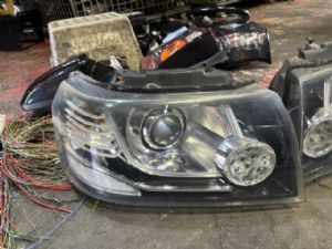 Land Rover Freelander 2 L359 2012-2014 R Headlight (HID)
