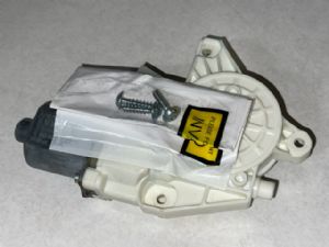 Mercedes-Benz GLA250 X156 2017-2019 LF Door Regulator Motor