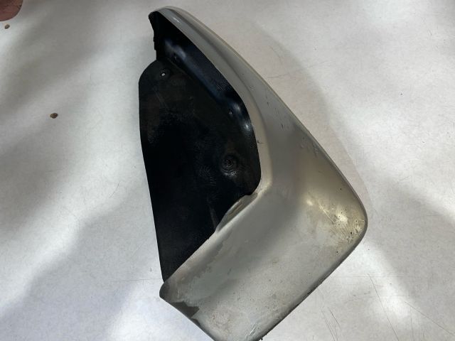 Toyota Hilux KZN185 RR Mudflap