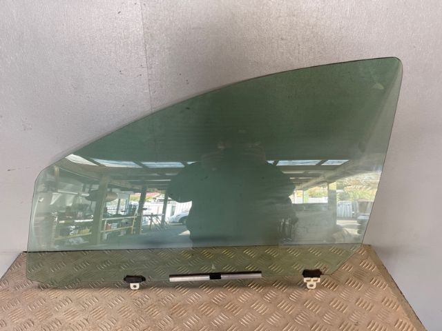Toyota Wish ANE11 2003-2009 LF Door Glass