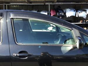 Toyota Wish ANE11 2003-2009 RF Door Glass