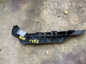 Toyota Axio NKE165 LR Bumper Retainer